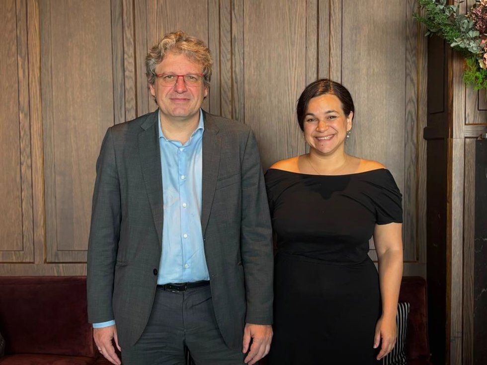 La directora ejecutiva del World Infrastructure Forum, Carmen Marín, y el director de la Escuela Civil de Ingeniería de la Universidad Politécnica de Madrid (UPM), José Miguel Atienza