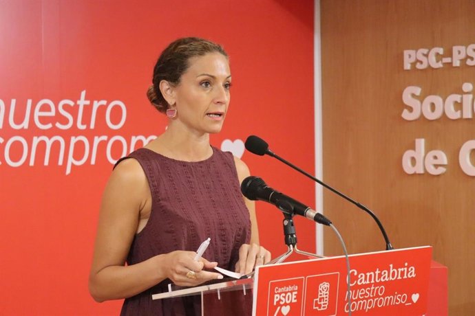 La portavoz del PSOE en Cantabria, Ainoa Quiñones, en rueda de prensa