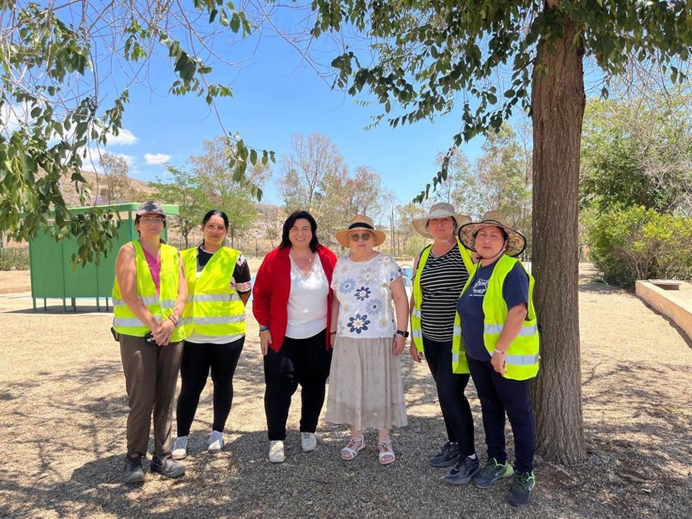 La diputada del PFEA, Matilde Díaz, durante la visita a las actuaciones que se ejecutan en varios municipios de la provincia de Almería.