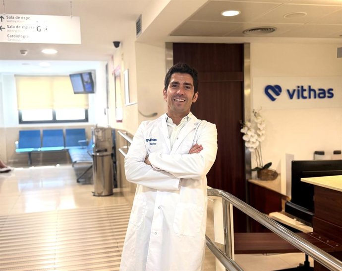 El doctor Alberto Cuevas, cirujano maxilofacial del Hospital Vithas Málaga