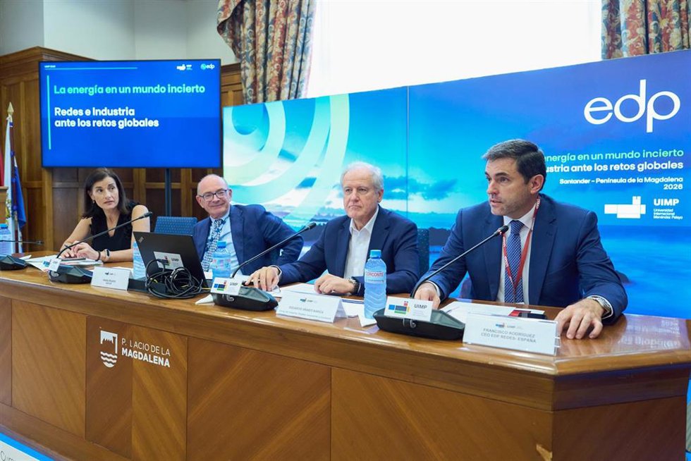 Acto inaugural del curso 'La energía en un mundo incierto. Redes e industria ante los retos globales'