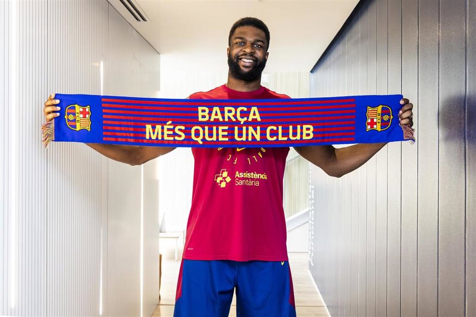 El pívot estadounidense Josh Nebo firma por el Barça de baloncesto