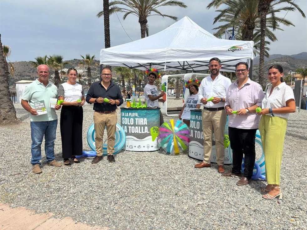 Presentación de la campaña 'En la playa, solo tira la toalla. Pequeños gestos, grandes playas'.