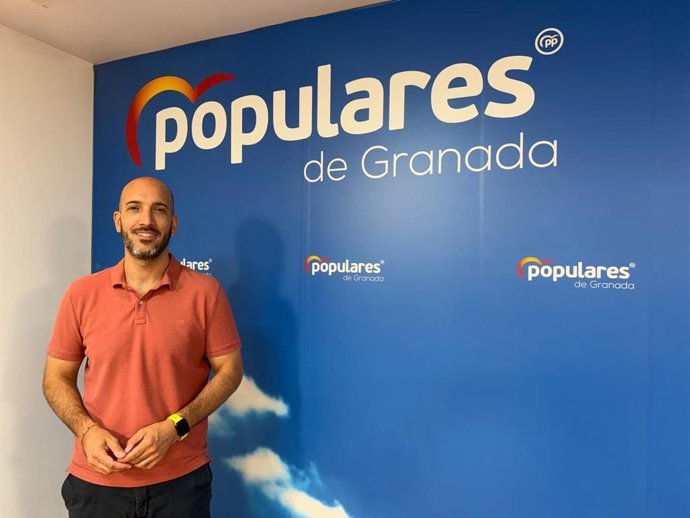 El portavoz del PP de La Zubia, Ángel Balderas.