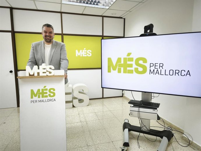 El coordinador de MÉS per Mallorca, Luis Apesteguia, en rueda de prensa.