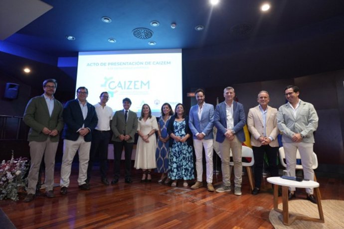 Autoridades académicas y representantes de las instituciones participantes en el Caizem.