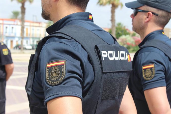 La Policía Nacional detiene a un hombre tras amenazar e intentar asfixiar a su expareja