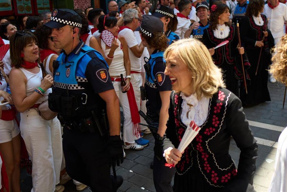 La presidenta de UPN y portavoz en el Ayuntamiento de Pamplona, Cristina Ibarrola, durante la procesión de San Fermín 2026, a 7 de julio de 2026, en Pamplona, Navarra (España).