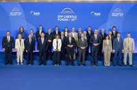 Feijóo posa en foto de familia con conservadores europeos y latinoamericanos y Tajani lo sitúa como próximo presidente
