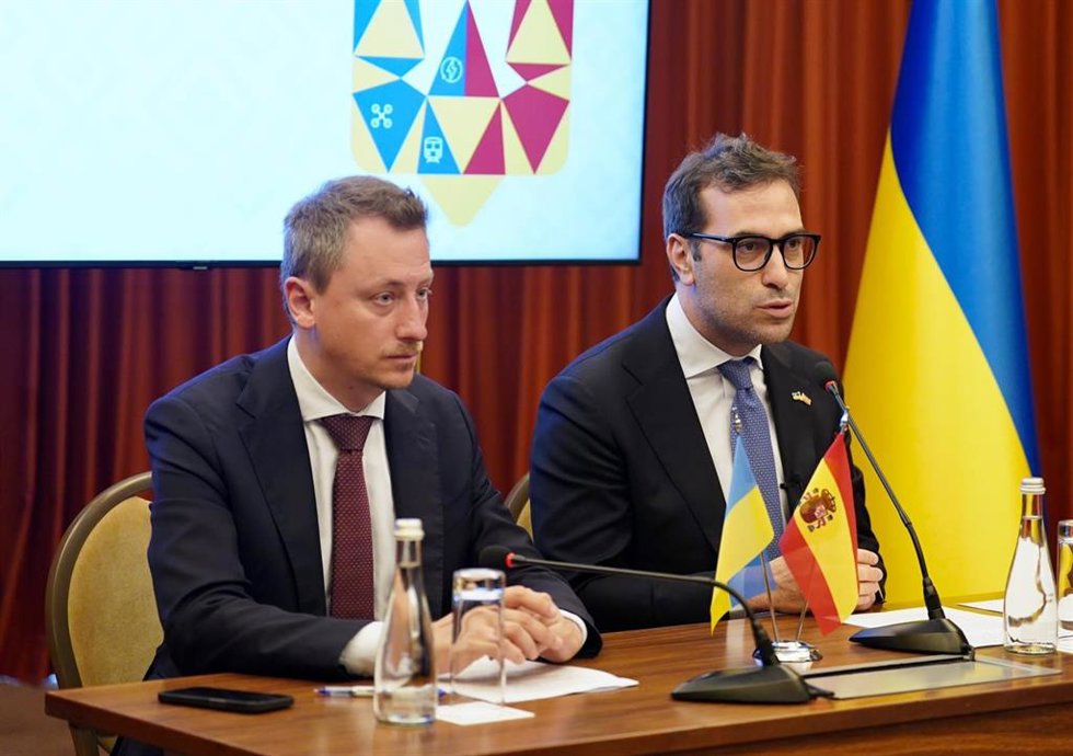 El ministro ucraniano de Economía, Medio Ambiente y Agricultura, Oleksii Sobolev, y El vicepresidente primero y ministro de Economía, Comercio y Empresa, Carlos Cuerpo.
