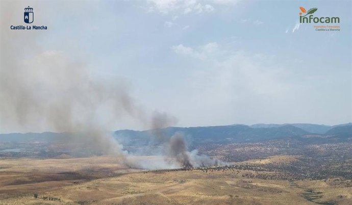 En Nivel 1 un incendio en Hinojosa de Calatrava por corte de la CR-5021 y afección de humo a viviendas