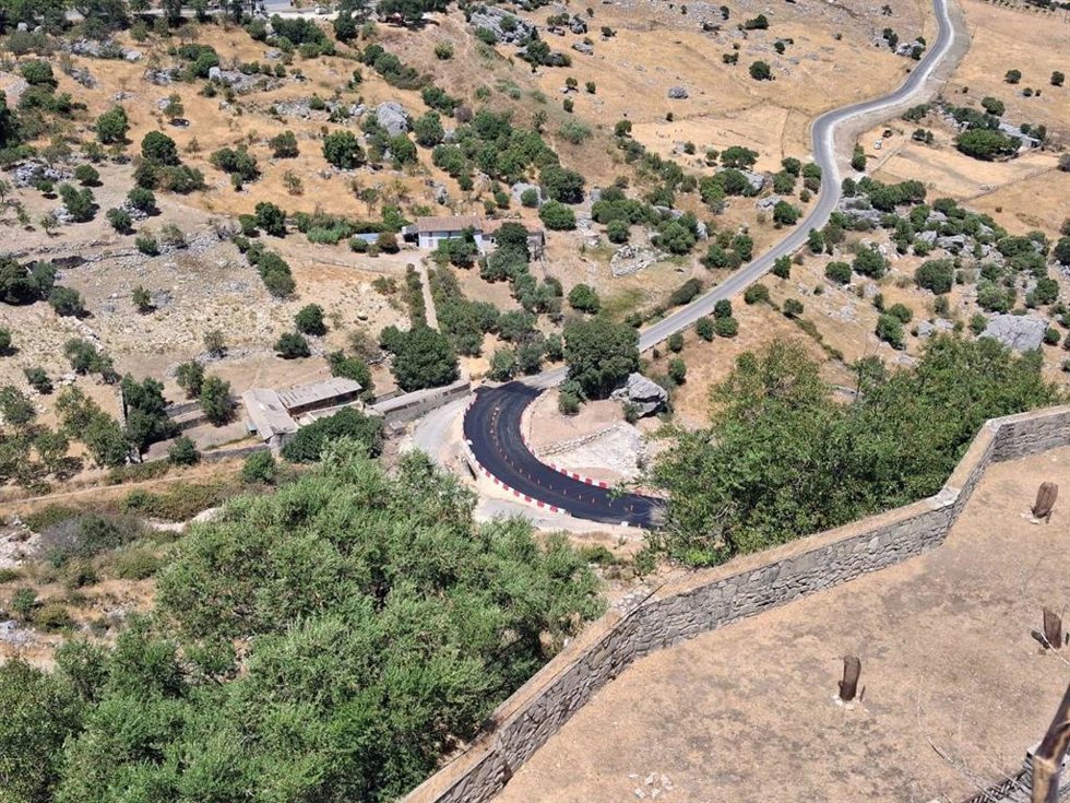 Puente del Tinte en la A-372 a la salida de Grazalema.