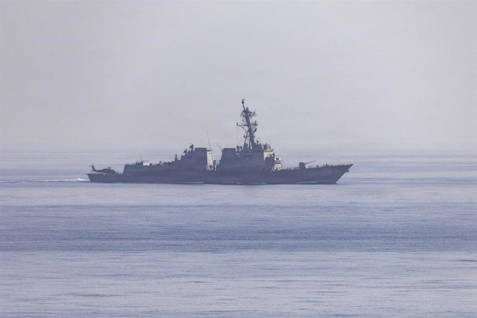 Archivo - Un destructor de la Armada de Estados Unidos desplegado en la misión de bloqueo del estrecho de Ormuz emprendida por Washington