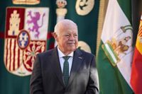Aguirre pide perdón a los portavoces al despedirse como presidente del Parlamento y espera servir a Andalucía de senador
