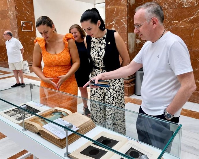 Una exposición recupera la memoria de los eclipses en la historia de Castelló