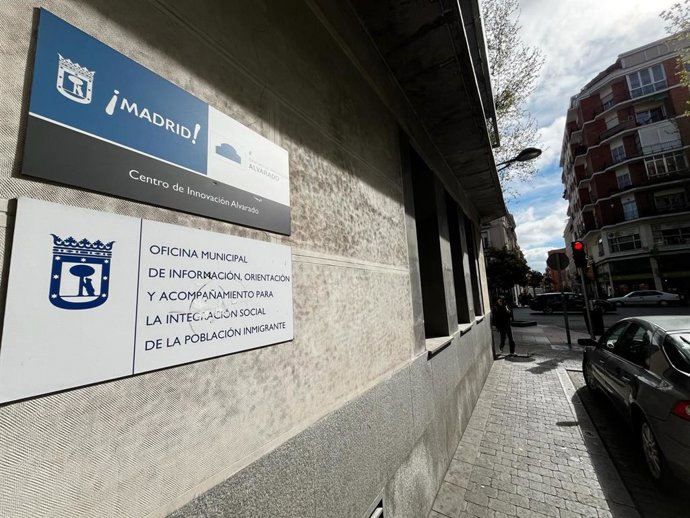 Archivo - Exterior de la Oficina Norte de Información y Orientación para la Integración de Población Inmigrante del Ayuntamiento de Madrid