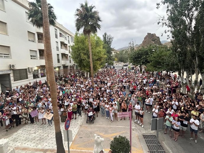Archivo - Concentración vecinal en Macael (Almería) por el rapto y violación a una vecina del municipio.