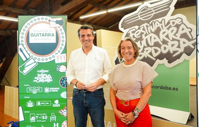 El alcalde de Córdoba, José María Bellido, junto a la presidenta del Instituto Municipal de las Artes Escénicas (IMAE), Isabel Albás.