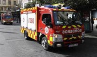 Controlado un incendio de pastos que ha provocado el desalojo de siete viviendas junto al aeropuerto de Córdoba