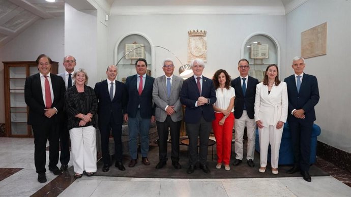 Salvador González, presidente de Abogacía Española junto al nuevo Consejo Asesor de Derecho Tributario.
