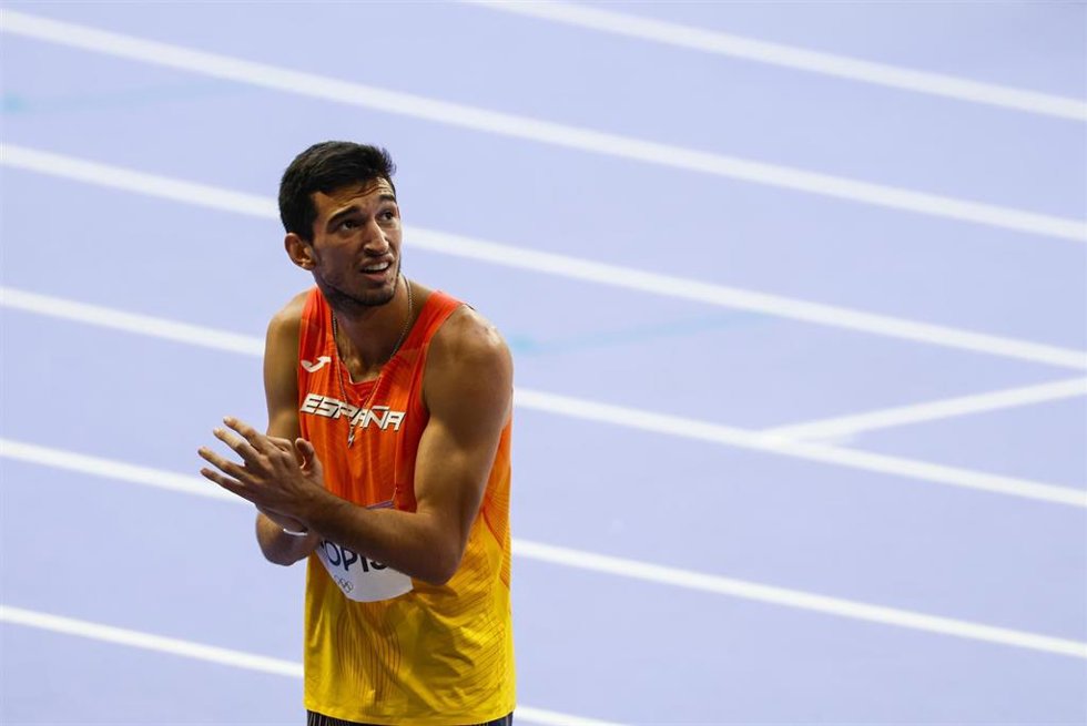 Archivo - El atleta español Enrique Llopis durante una compertición