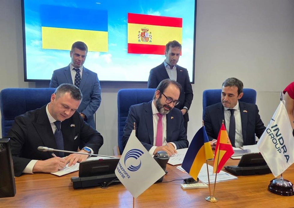 Indra Group ha firmado un acuerdo de intenciones con el proveedor de servicios de navegación aérea de Ucrania, UkSATSE, a 15 de julio de 2026.