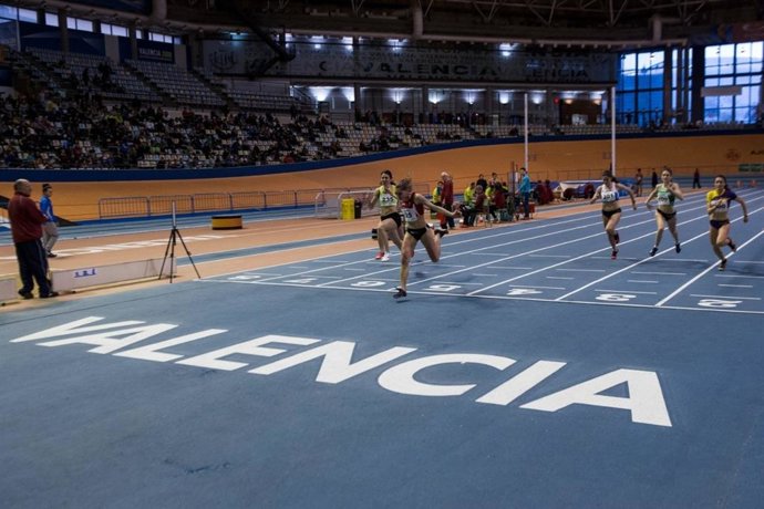 Una carrera en el Velòdrom Lluís Puig.