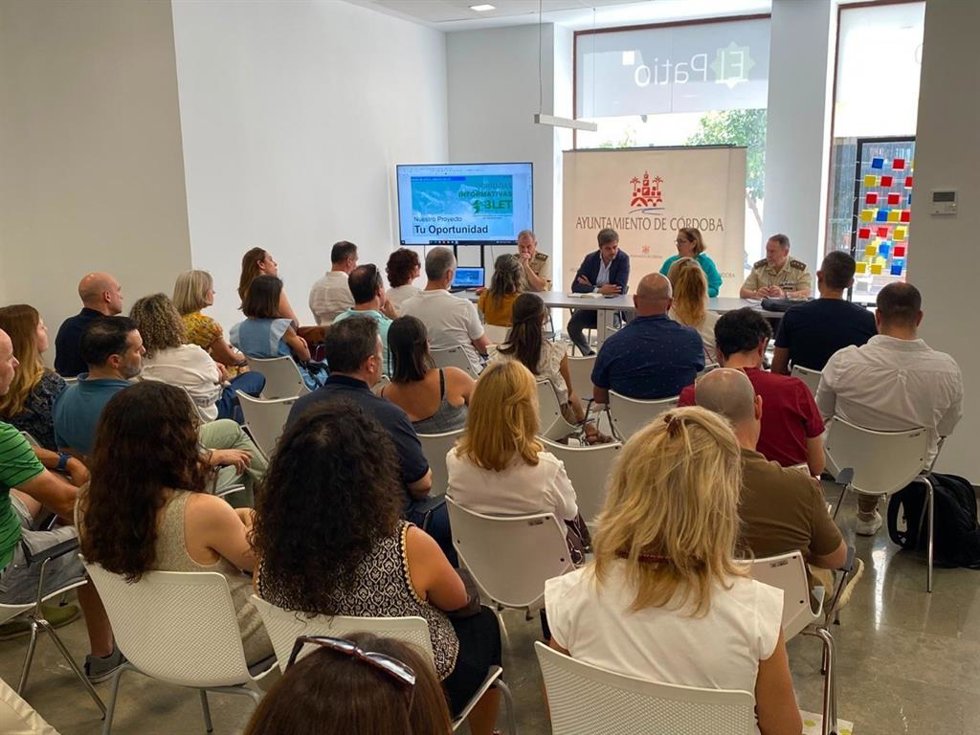 Encuentro entre Ayuntamiento de Córdoba, Junta de Andalucía y Ejército.