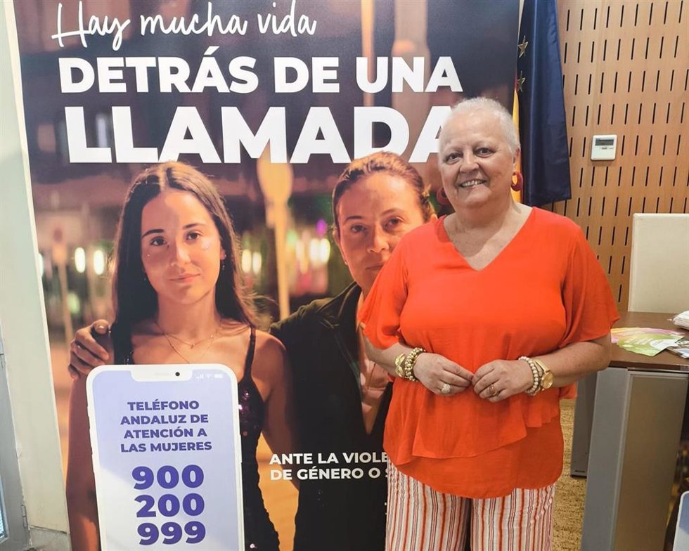 La delegada Ángela Hidalgo en la presentación de la campaña