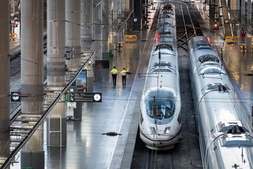 Trenes de Alta Velocidad en la Estación de Madrid Puerta de Atocha-Almudena Grandes. Archivo.
