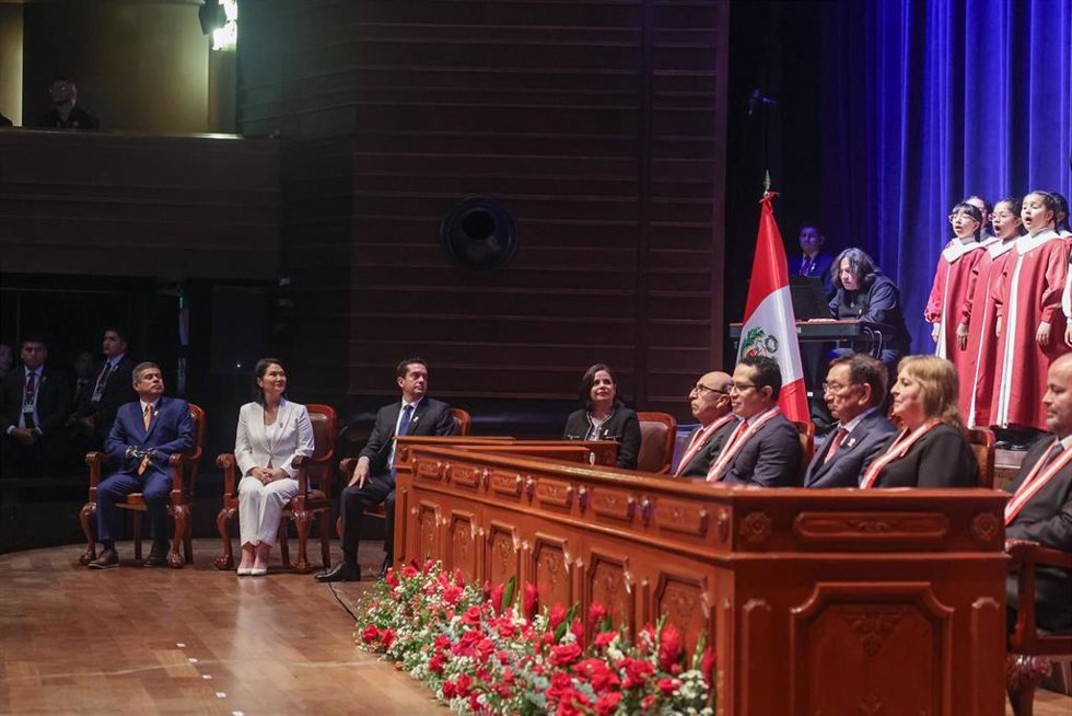 Acto de entrega de las credenciales de presidenta electa de Perú a Keiko Fujimori
