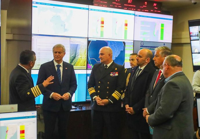 Valparaiso 15 Julio de 2026  El Presidente de la República, José Antonio Kast, junto al del delegado presidencial de la Región de Valparaíso, Manuel Millones, y parlamentarios, asistio a la sede del Servicio Hidrográfico y Oceanográfico de la Armada