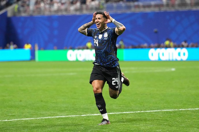 15 de julho de 2026, EUA, Atlanta: O argentino Enzo Fernández comemora ao marcar o primeiro gol de sua equipe durante a partida da semifinal da Copa do Mundo da FIFA 2026 entre Inglaterra e Argentina, no Atlanta Stadium. Foto: Nick Potts/PA Wire/dpa