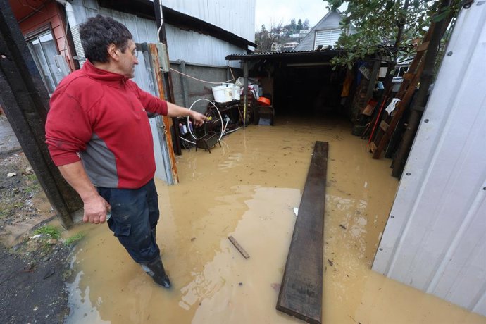 Curanilahue, 20 de junio de 2024 Debido a las lluvias que azotan nuevamente sectores cercanos al rio Curanilahue, rio Ranas y el estero Las Plegarias, Senapred recomienda la evacuación inmediata de los pobladores. Claudio Acuna/Aton Chile