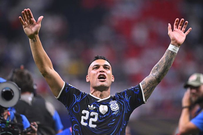 15 de julho de 2026, EUA, Atlanta: O argentino Lautaro Martínez comemora a vitória após a partida das semifinais da Copa do Mundo da FIFA de 2026 entre Inglaterra e Argentina, no Atlanta Stadium. Foto: Tom Weller/dpa