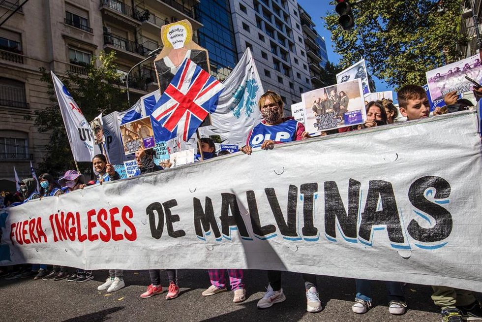 Archivo - Protestas en Argentina en favor de que las islas Malvinas pertenezcan al país sudamericano. Imagen de archivo