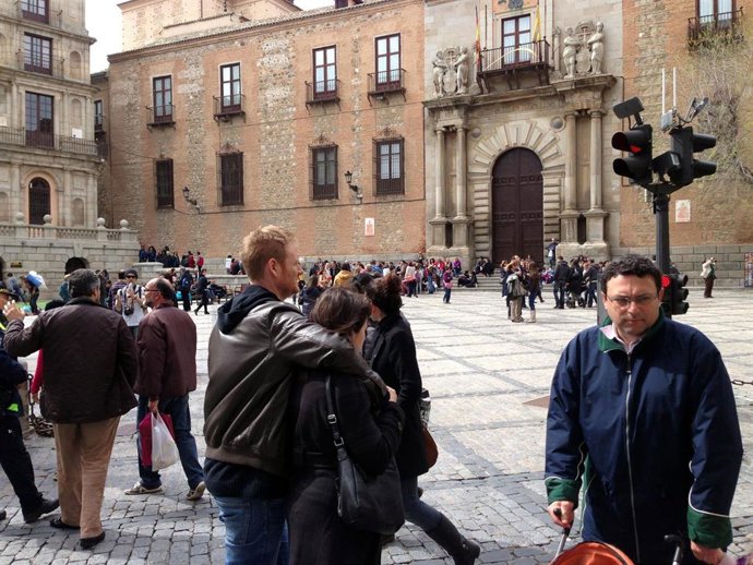 Archivo - Turistas en Toledo.