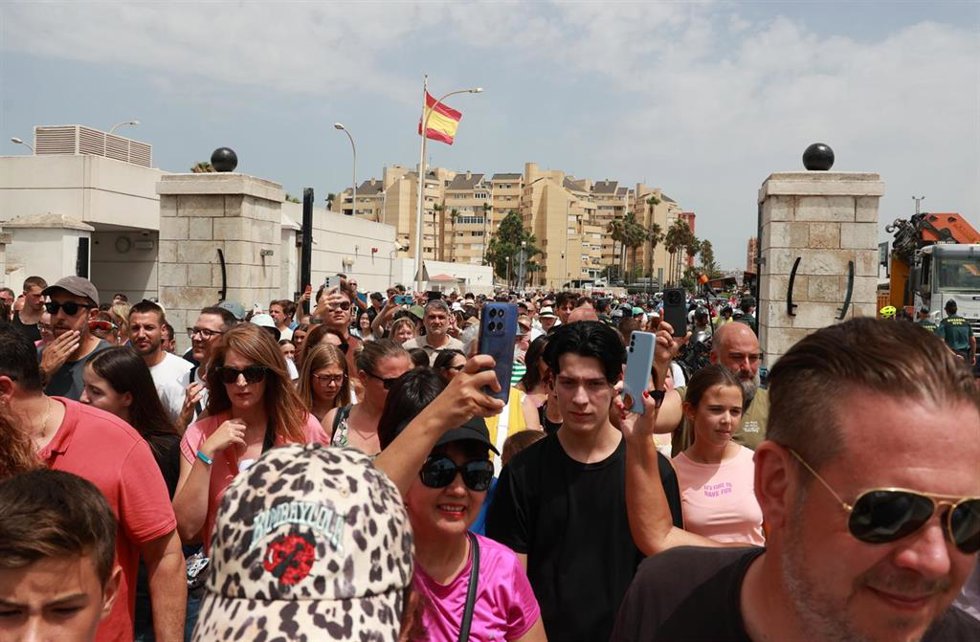 Vecinos de la Línea pasan a Gibraltar sin detenerse en un control en el primer día sin Verja. A 15 de julio de 2026 en La Línea de la Concepción, Cádiz (Andalucía, España).