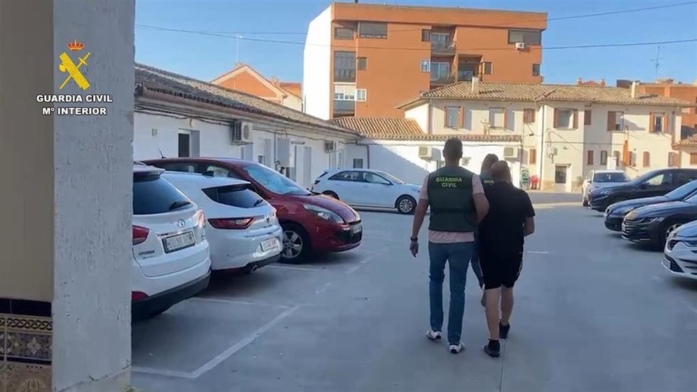 Uno de los detenidos por la Guardia Civil por cometer robos con fuerza en la provincia de Toledo.