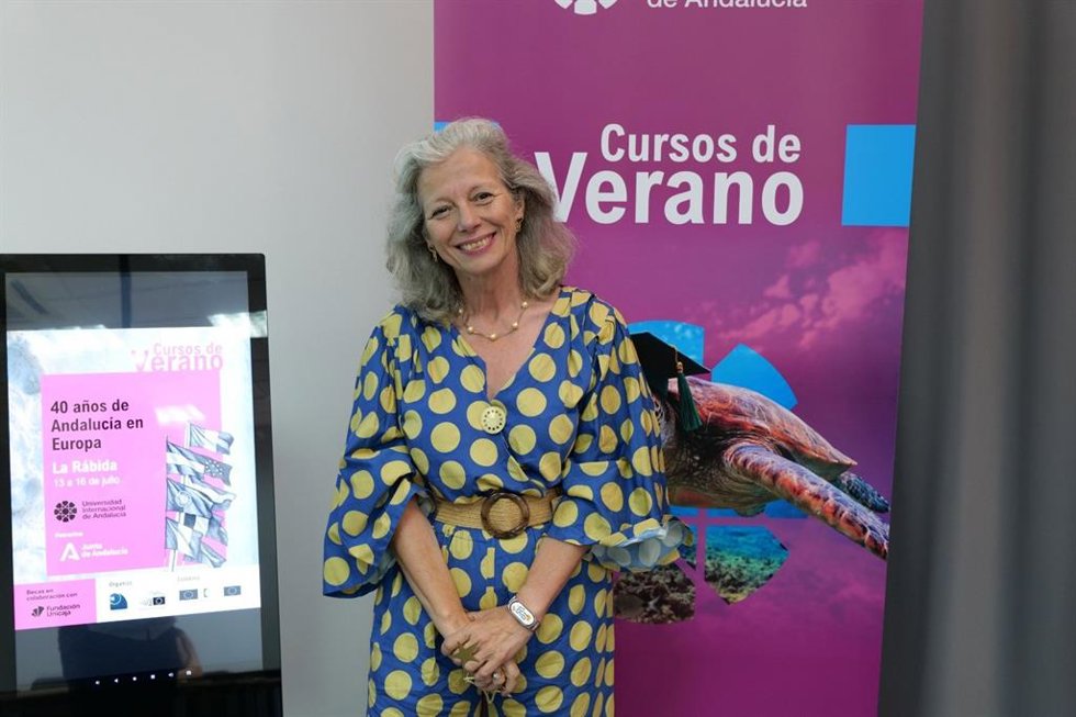 La directora del curso '40 años de Andalucía en Europa' , Marycruz Arcos, en su ponencia