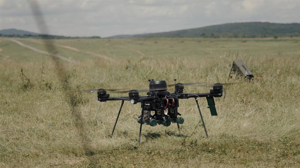 Archivo - Un dron ensaya el vuelo en el centro de entranamiento militar de Lest (Eslovaquia) en unos ejercicios de la OTAN
