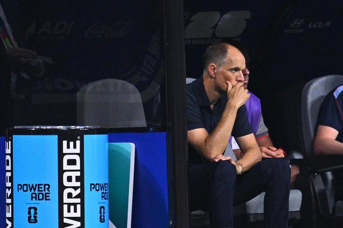El seleccionador de Inglaterra, Thomas Tuchel, sentado en el banquillo tras la semifinal del Mundial de la FIFA 2026 entre Inglaterra y Argentina