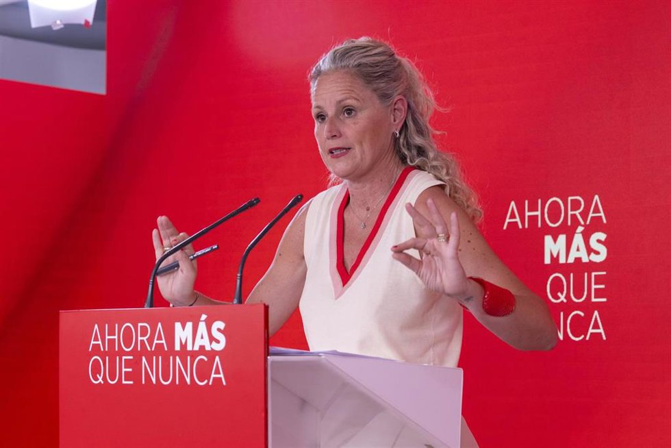 Archivo - La portavoz del PSOE, Montse Mínguez, en una rueda de prensa en Ferraz