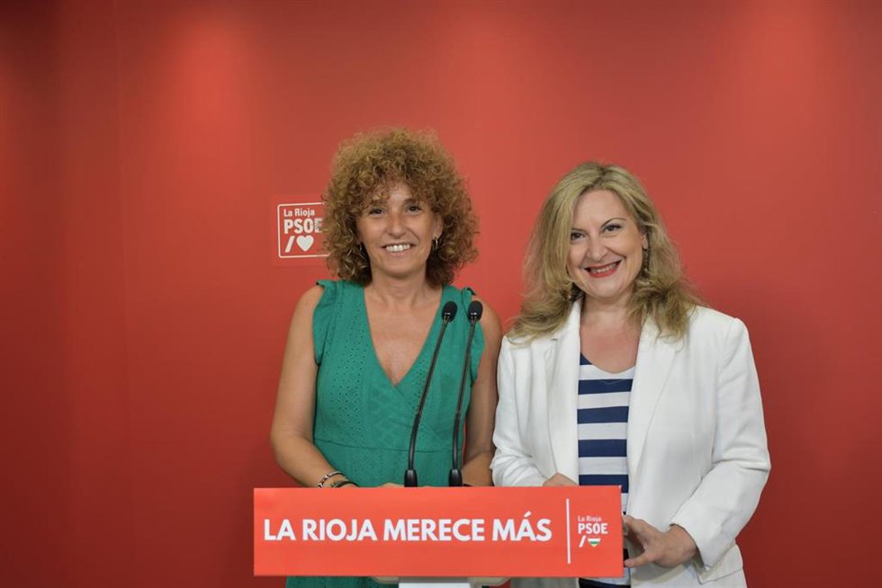 Yolanda Tarragona y Emilia Fernández, en la comparecencia ante los medios.