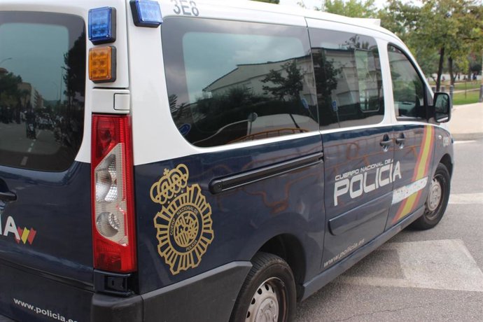 Archivo - Furgoneta de Policía Nacional