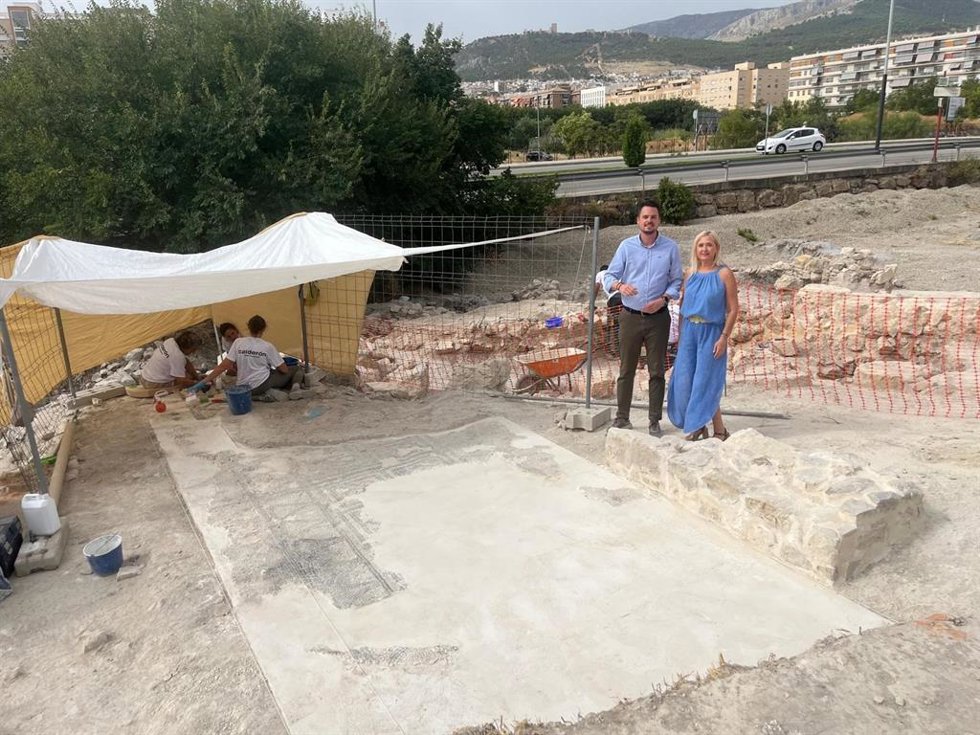 María Espejo y Francisco Javier Lozano en su visita al yacimiento