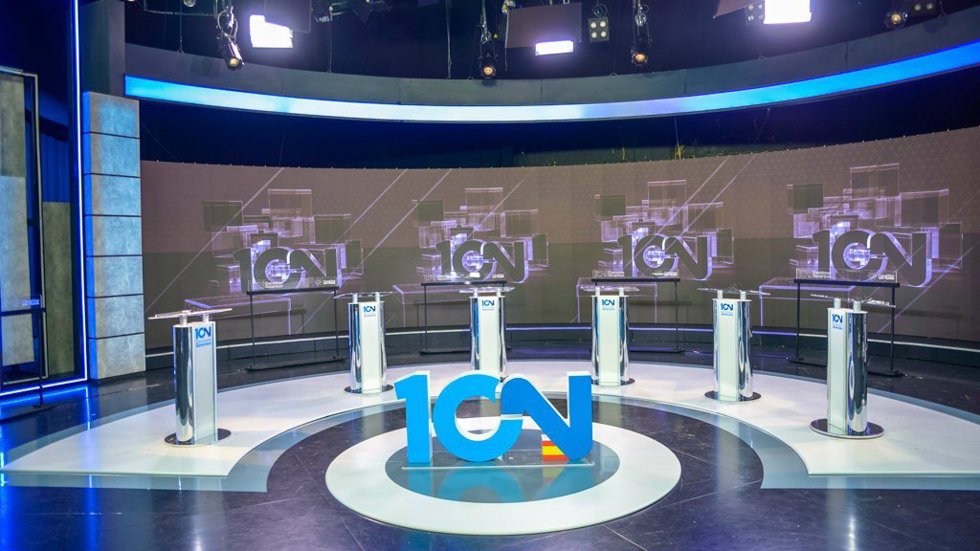 Archivo - Foto de archivo del plató para debate electoral en Canal Sur TV.