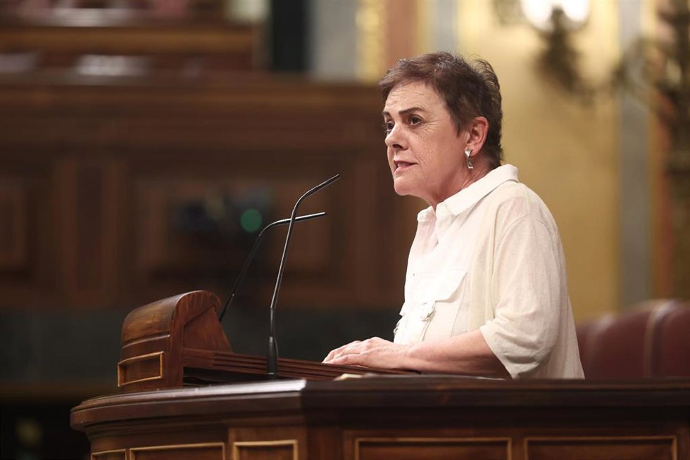 La portavoz de EH Bildu, Mertxe Aizpurua, interviene durante una sesión plenaria en el Congreso de los Diputados