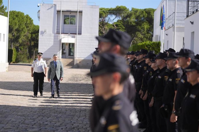 El vicepresidente primero y consejero de Presidencia, Sanidad y Emergencias de la Junta de Andalucía, Antonio Sanz, en la presentación del octavo Curso de Actualización de la Unidad de Policía Nacional Adscrita a la Comunidad Autónoma de Andalucía (UPA).