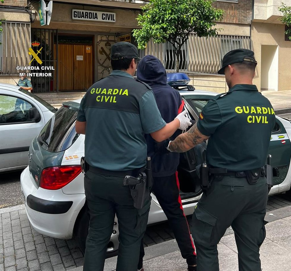 Detenido joven en O Porriño por robar caja registradora en un bar